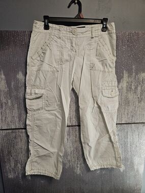 The Limited Women's Light Beige Cargo Capris - Pocketed Utility